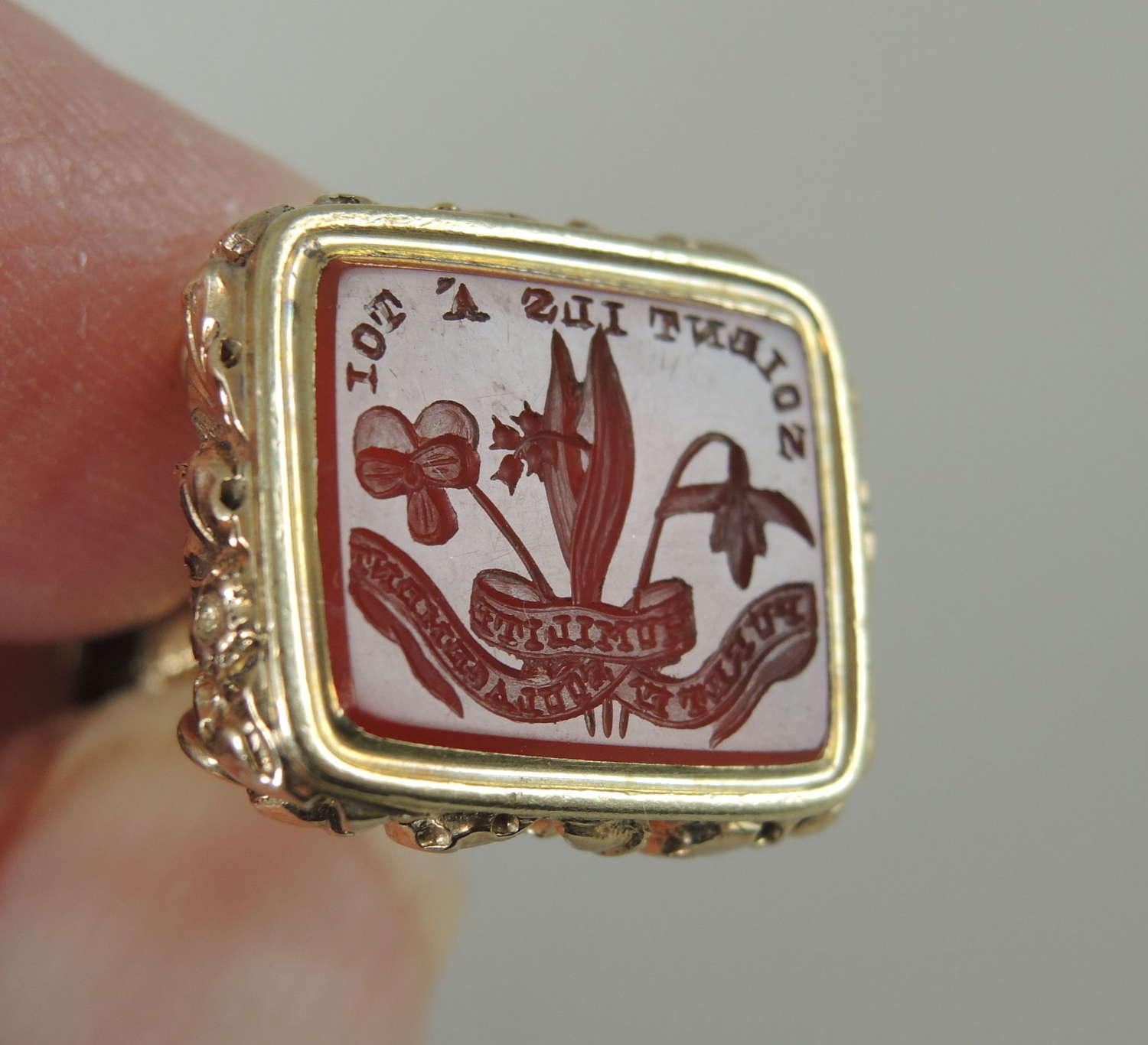 Beautiful 18K Gold seal with French Fraternity Intaglio c1820