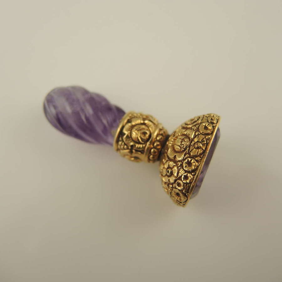 Beautiful 18K gold seal with carved amethyst handle c1830