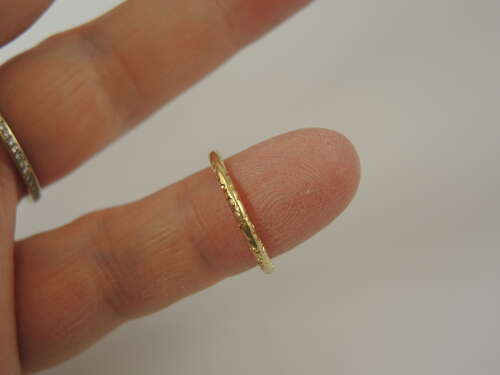 Georgian 18K gold fancy carved split ring c1810