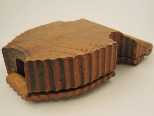 Black Forest watch stand with a carved oak leaf c1890